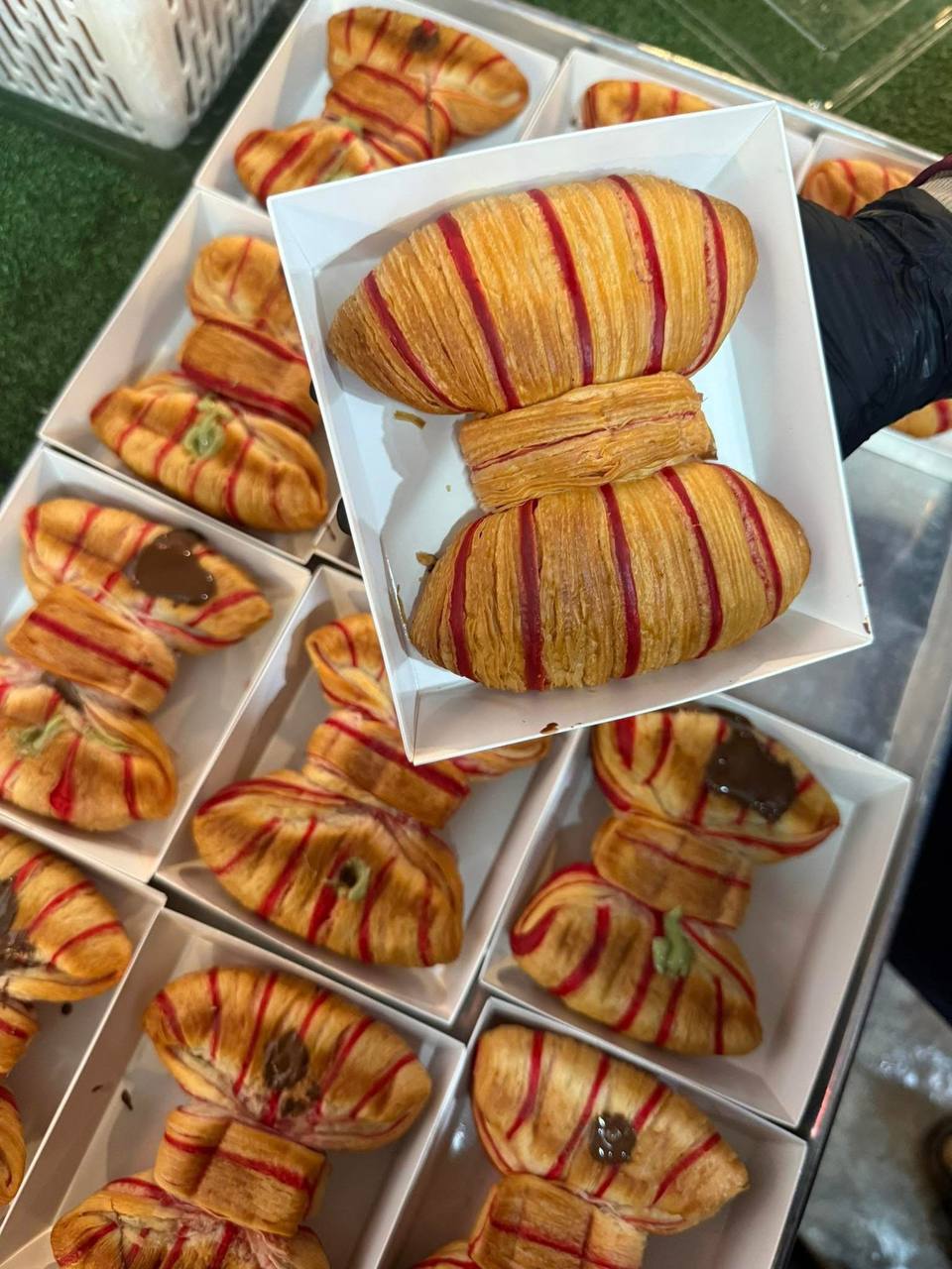 Ribbon Croissant